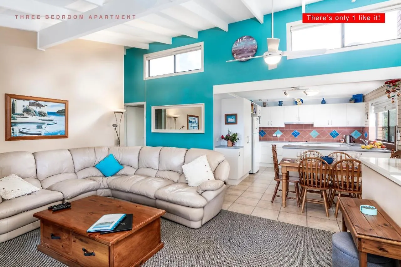 **** Guest house Panoramic Townhouses By Lisa Merimbula Australia