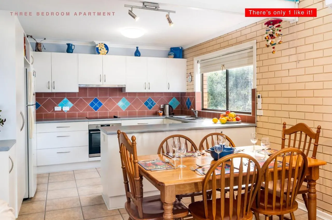 Panoramic Townhouses By Lisa Merimbula Guest house