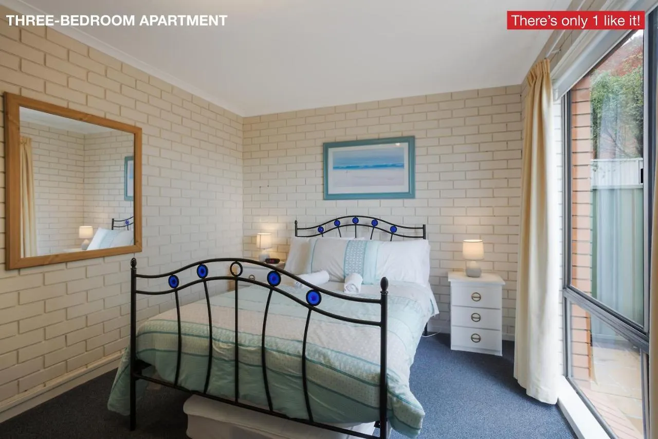 Panoramic Townhouses By Lisa Merimbula Guest house