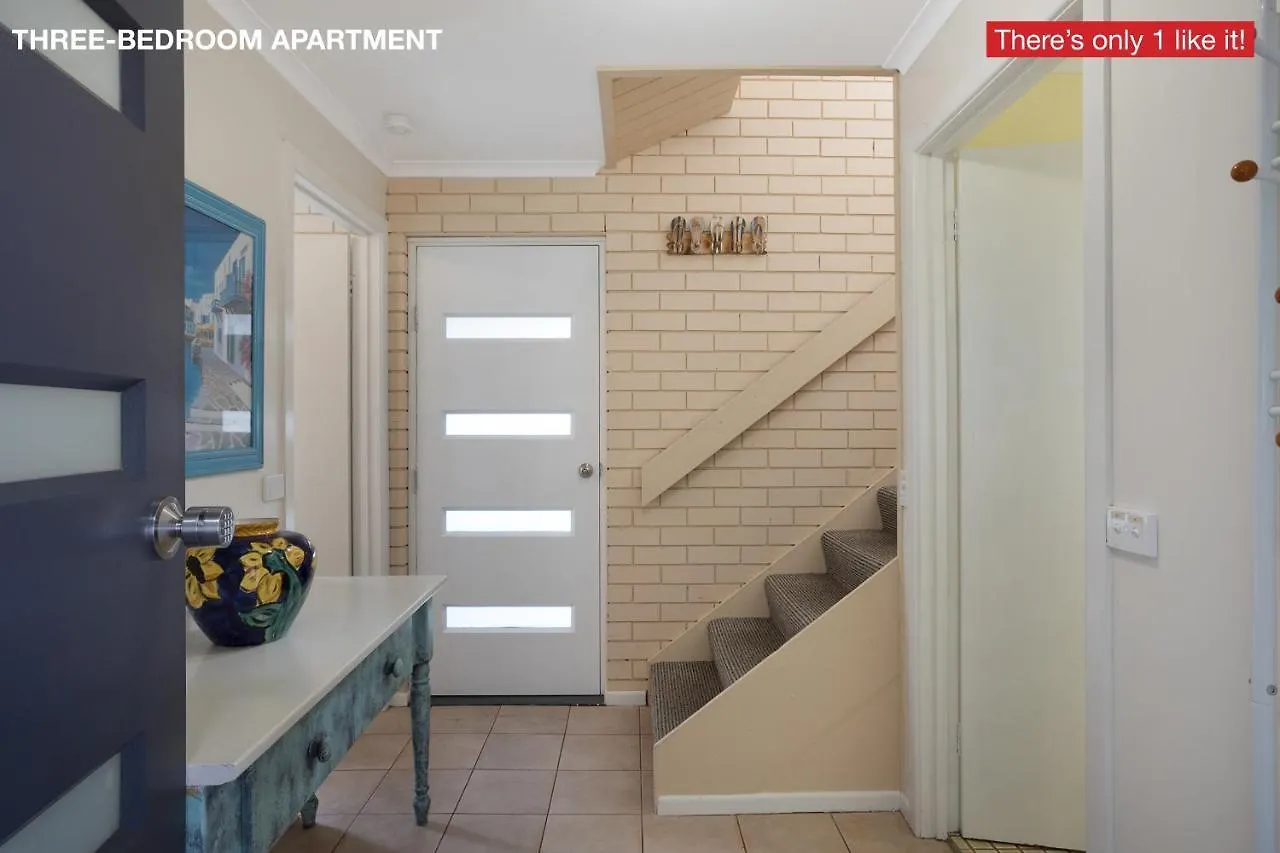 Panoramic Townhouses By Lisa Merimbula Guest house